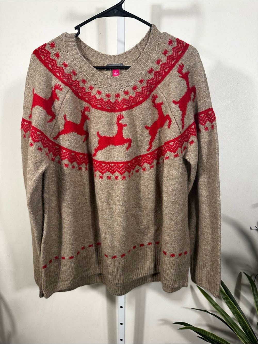 W215. Vince Camuto Beige Knit Sweater with Red Pattern